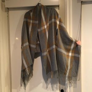 Zighilli Grey Initial Design Shawl